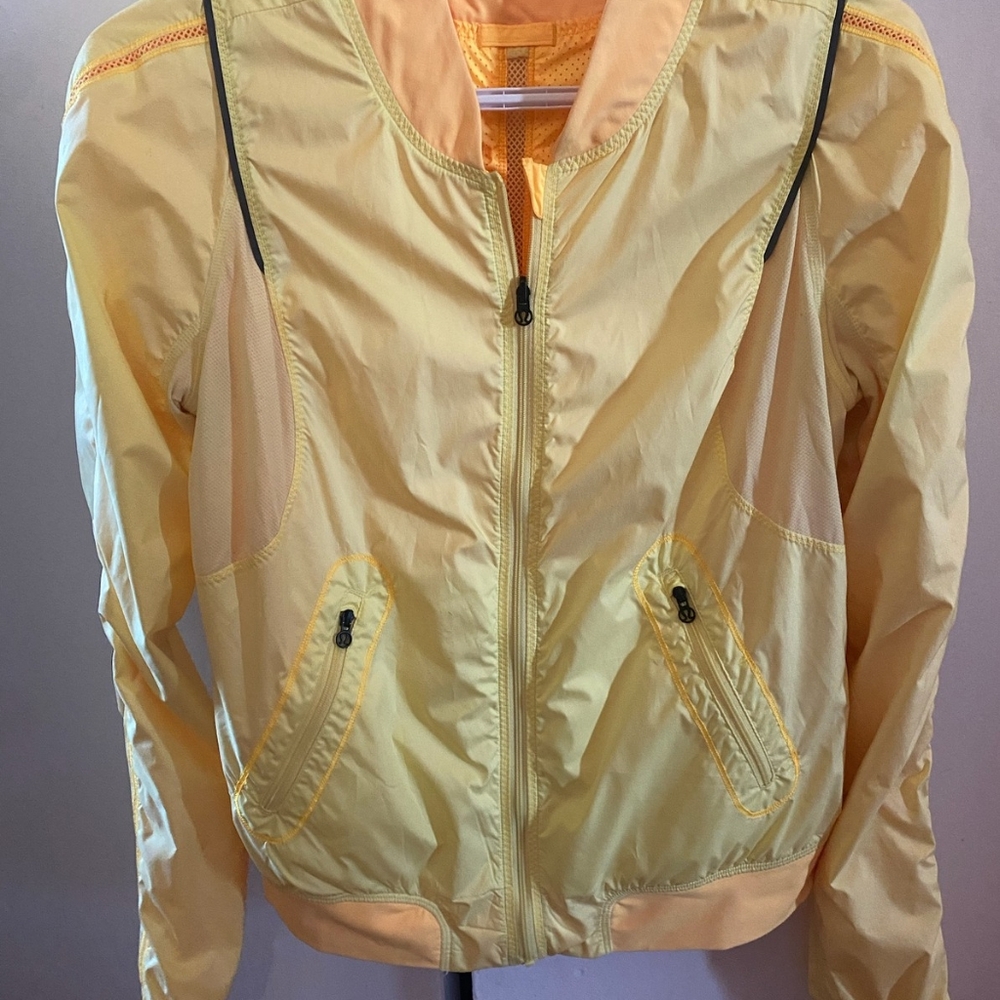 Lululemon 2 light coats,,, Excellent Condition